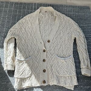 Free people oversized cable knit Cardigan sweater with pockets Sz small petite